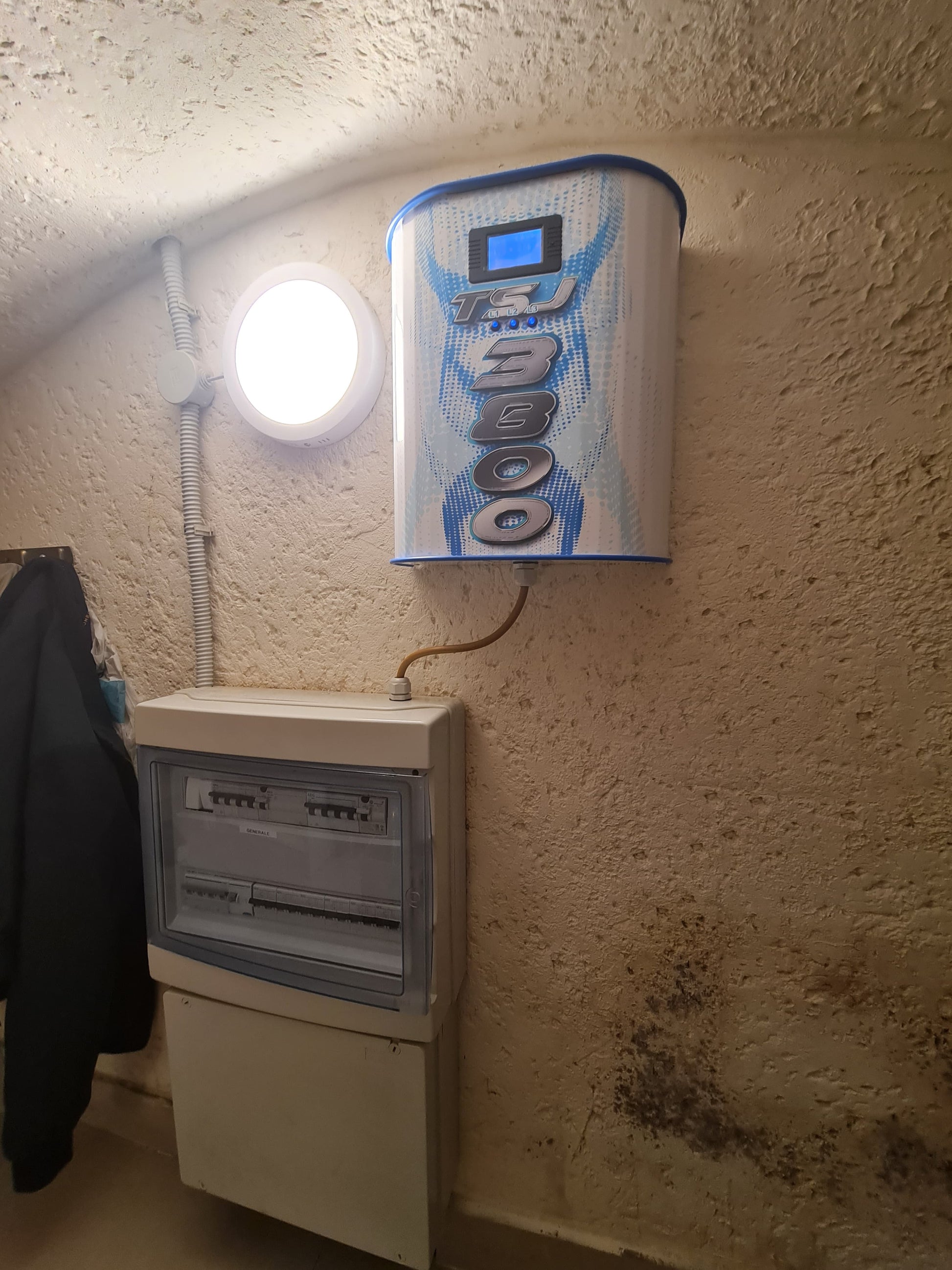 TSJ3800 – Smart Energy Saver for Small Businesses and Homes (Up to 30kW)
