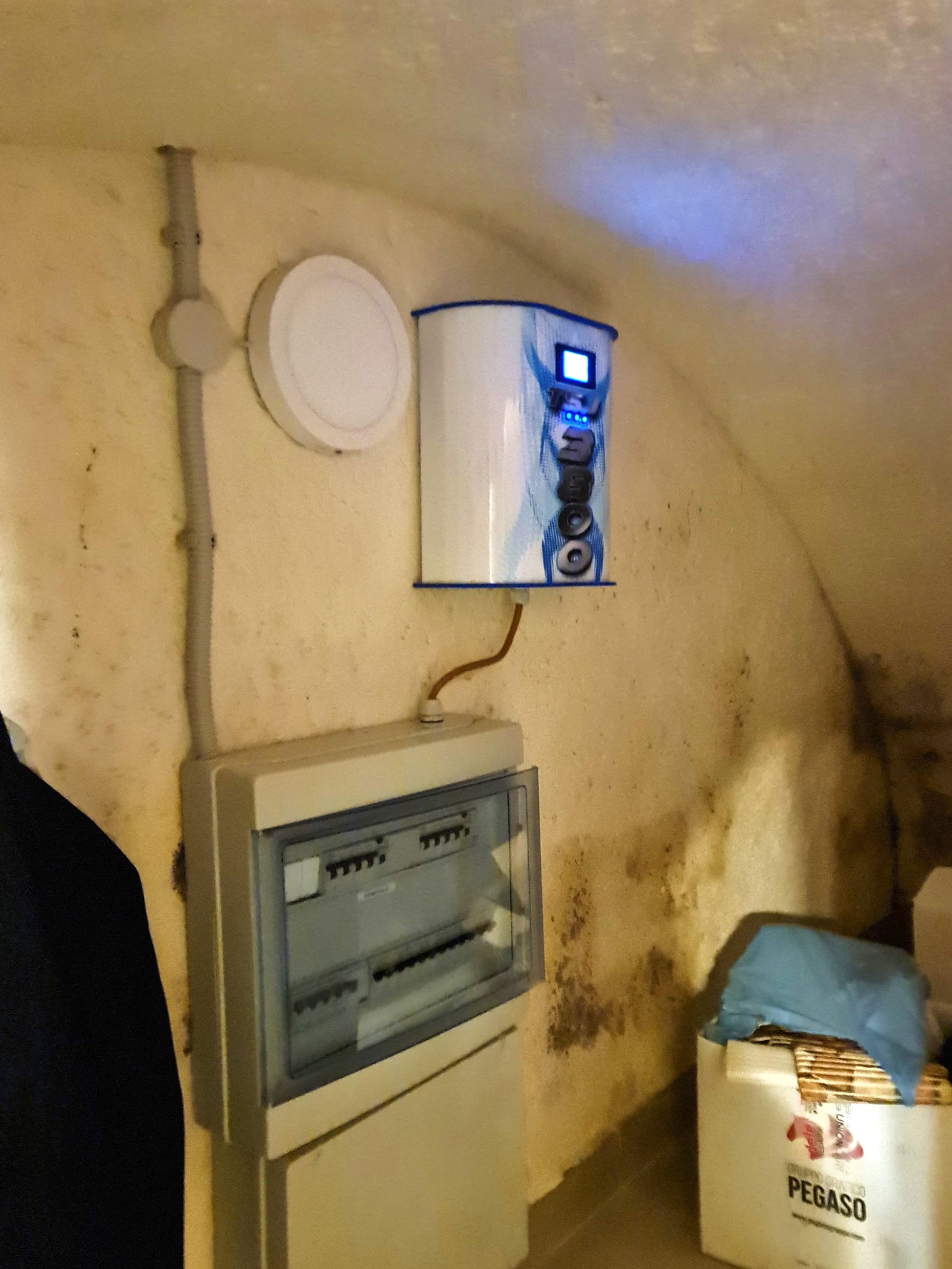 TSJ3800 – Smart Energy Saver for Small Businesses and Homes (Up to 30kW)