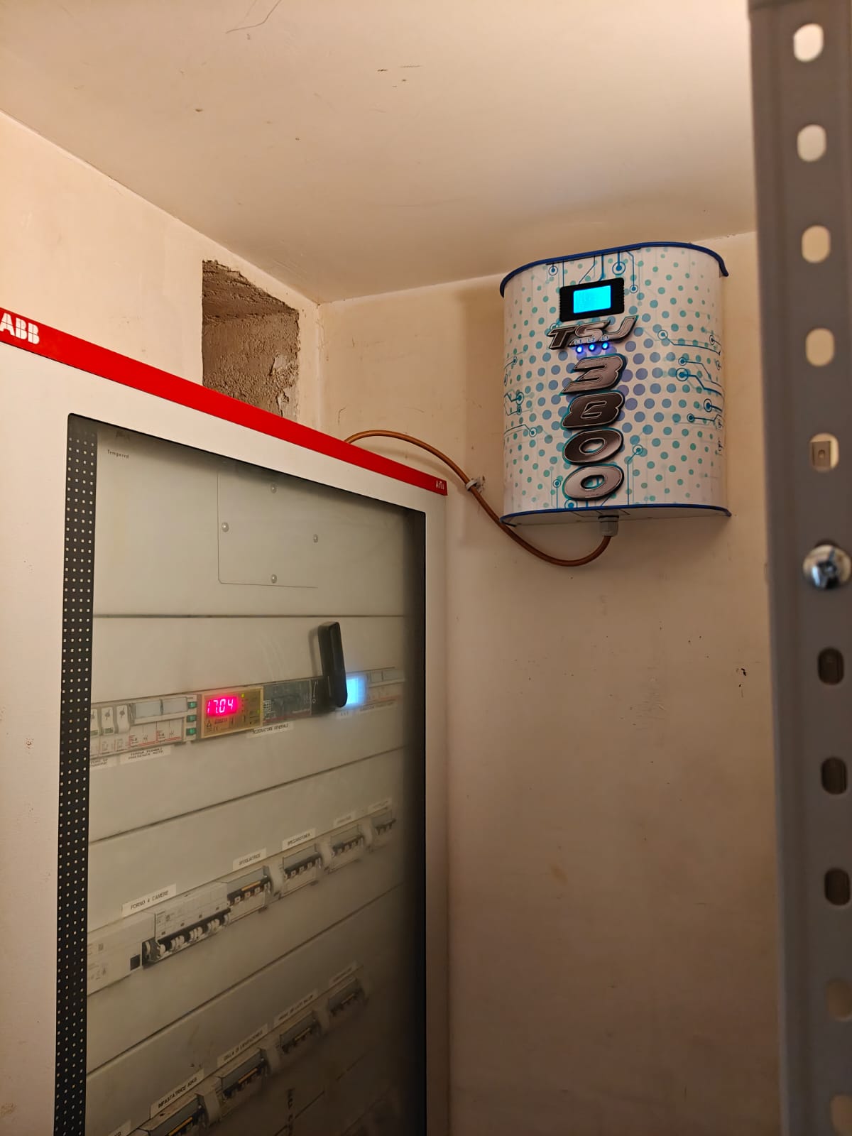 TSJ3800 – Smart Energy Saver for Small Businesses and Homes (Up to 30kW)