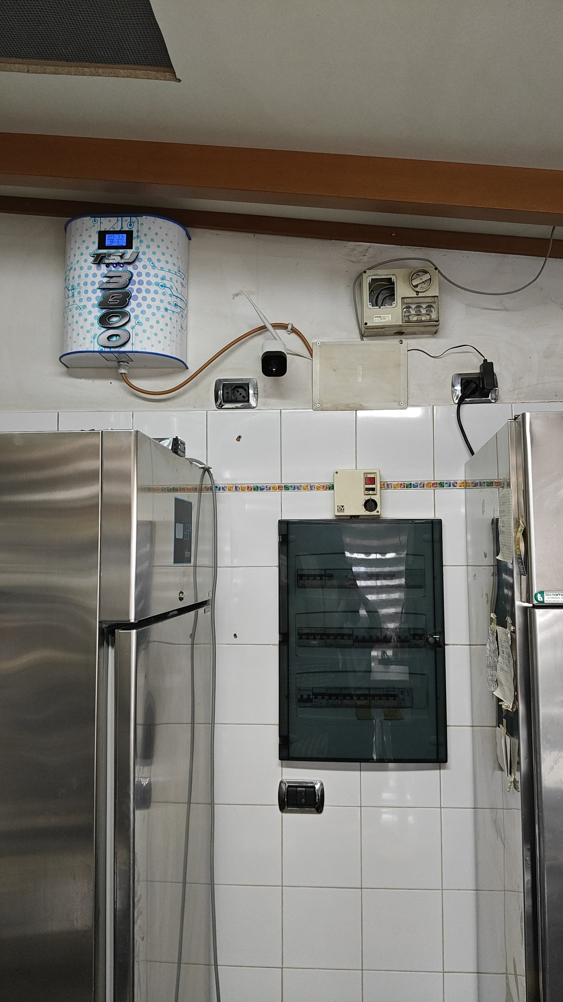 TSJ3800 – Smart Energy Saver for Small Businesses and Homes (Up to 30kW)