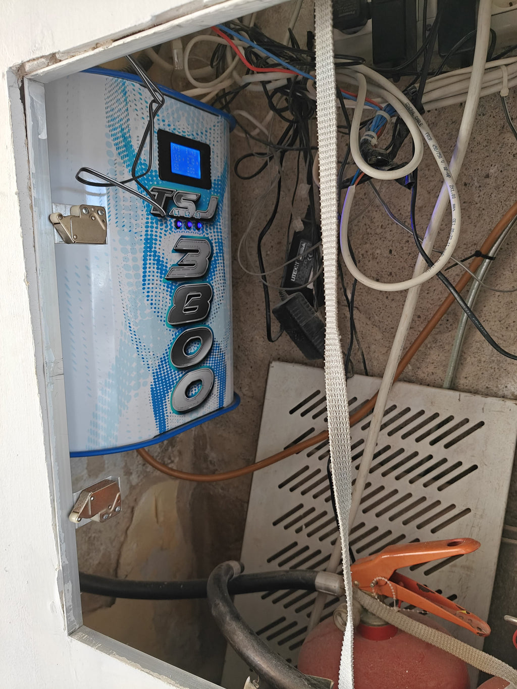 TSJ3800 – Smart Energy Saver for Small Businesses and Homes (Up to 30kW)