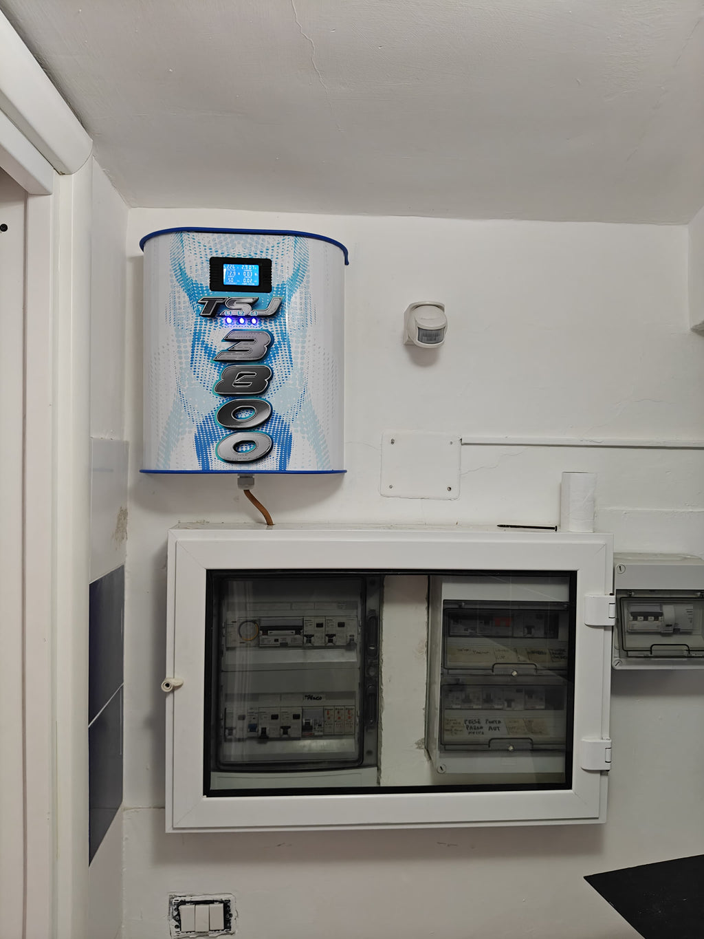 TSJ3800 – Smart Energy Saver for Small Businesses and Homes (Up to 30kW)