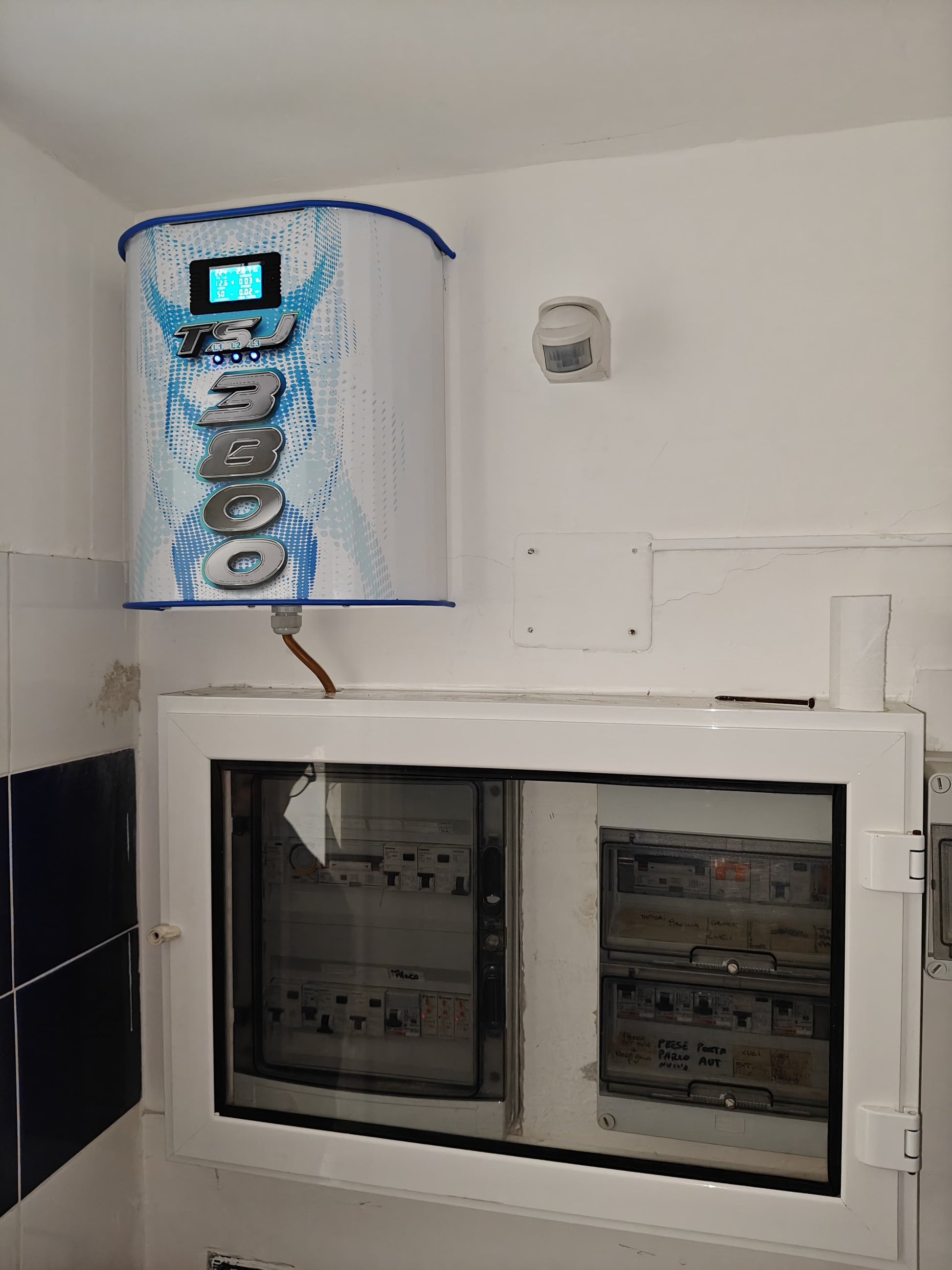 TSJ3800 – Smart Energy Saver for Small Businesses and Homes (Up to 30kW)