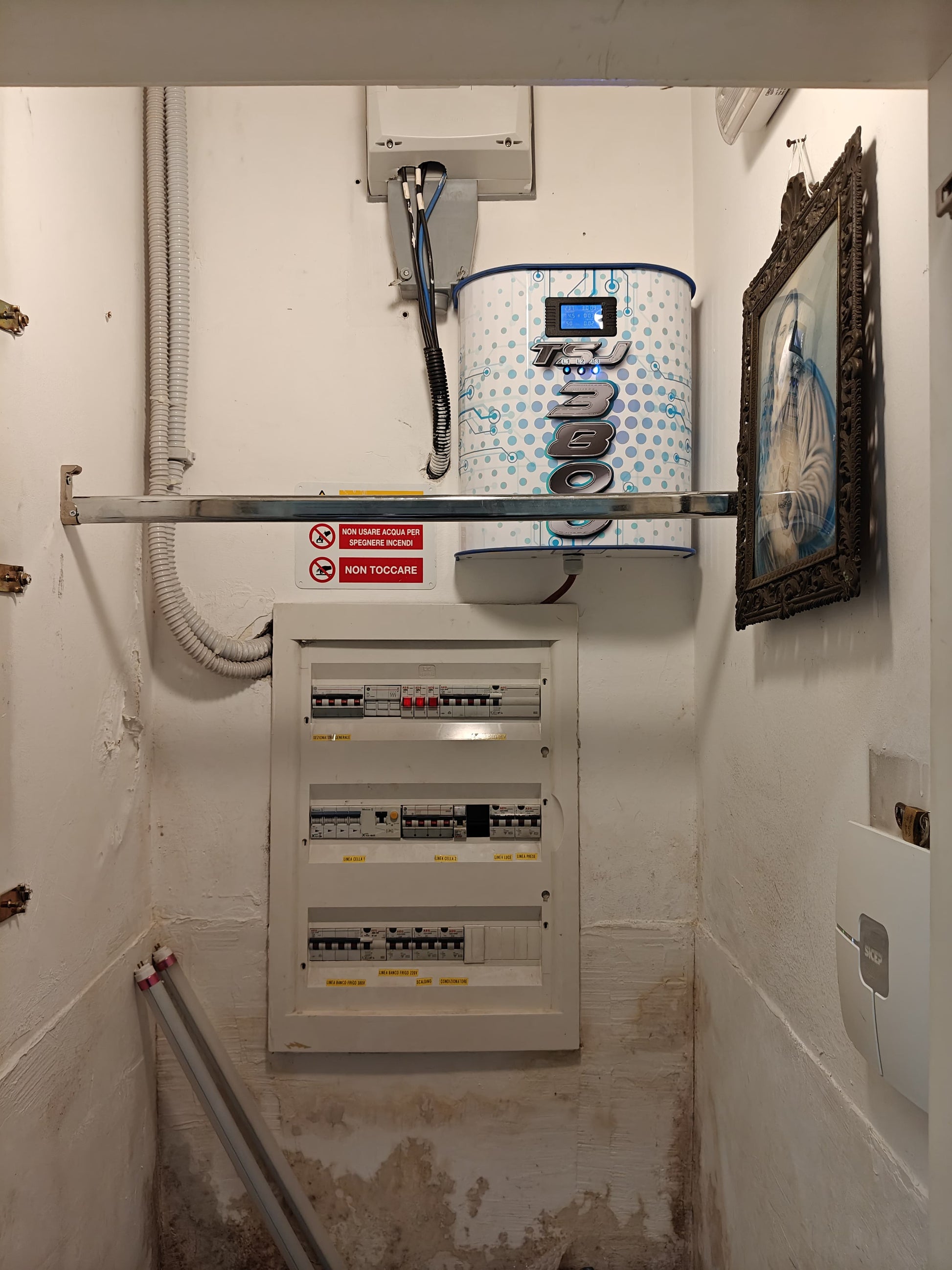 TSJ3800 – Smart Energy Saver for Small Businesses and Homes (Up to 30kW)
