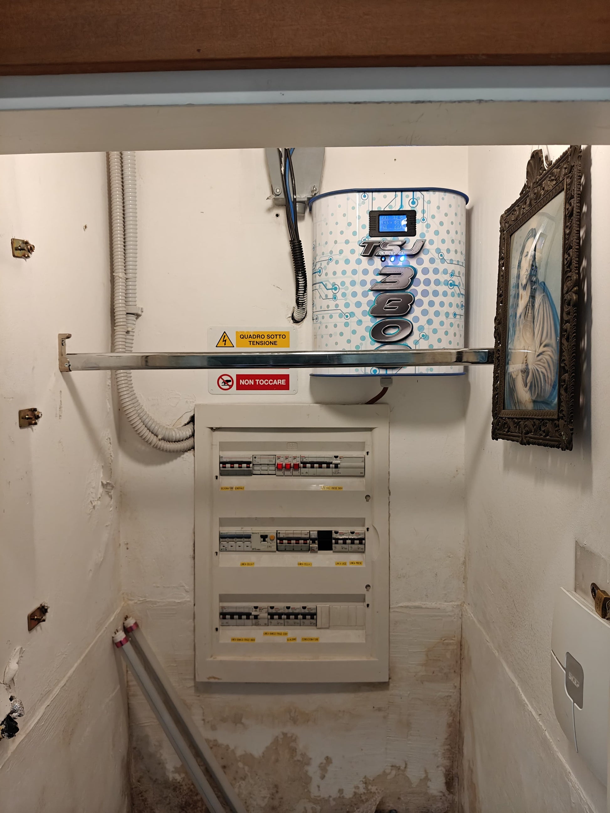 TSJ3800 – Smart Energy Saver for Small Businesses and Homes (Up to 30kW)