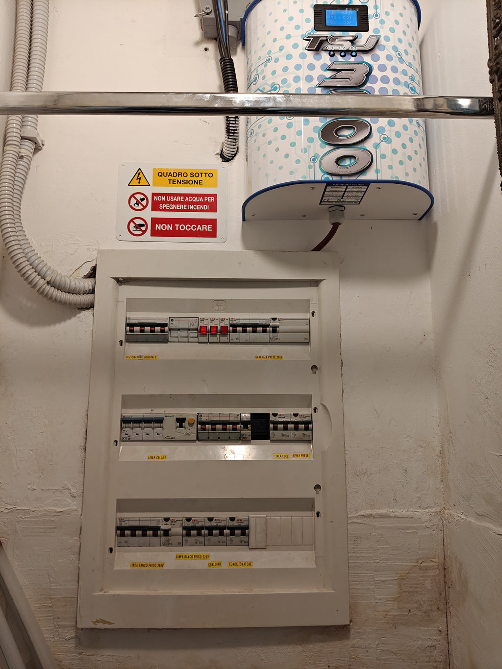 TSJ3800 – Smart Energy Saver for Small Businesses and Homes (Up to 30kW)